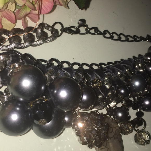 Women’s Necklace and bracelet set - Picture 2 of 6